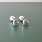 Arete de corazón con seguro rosca